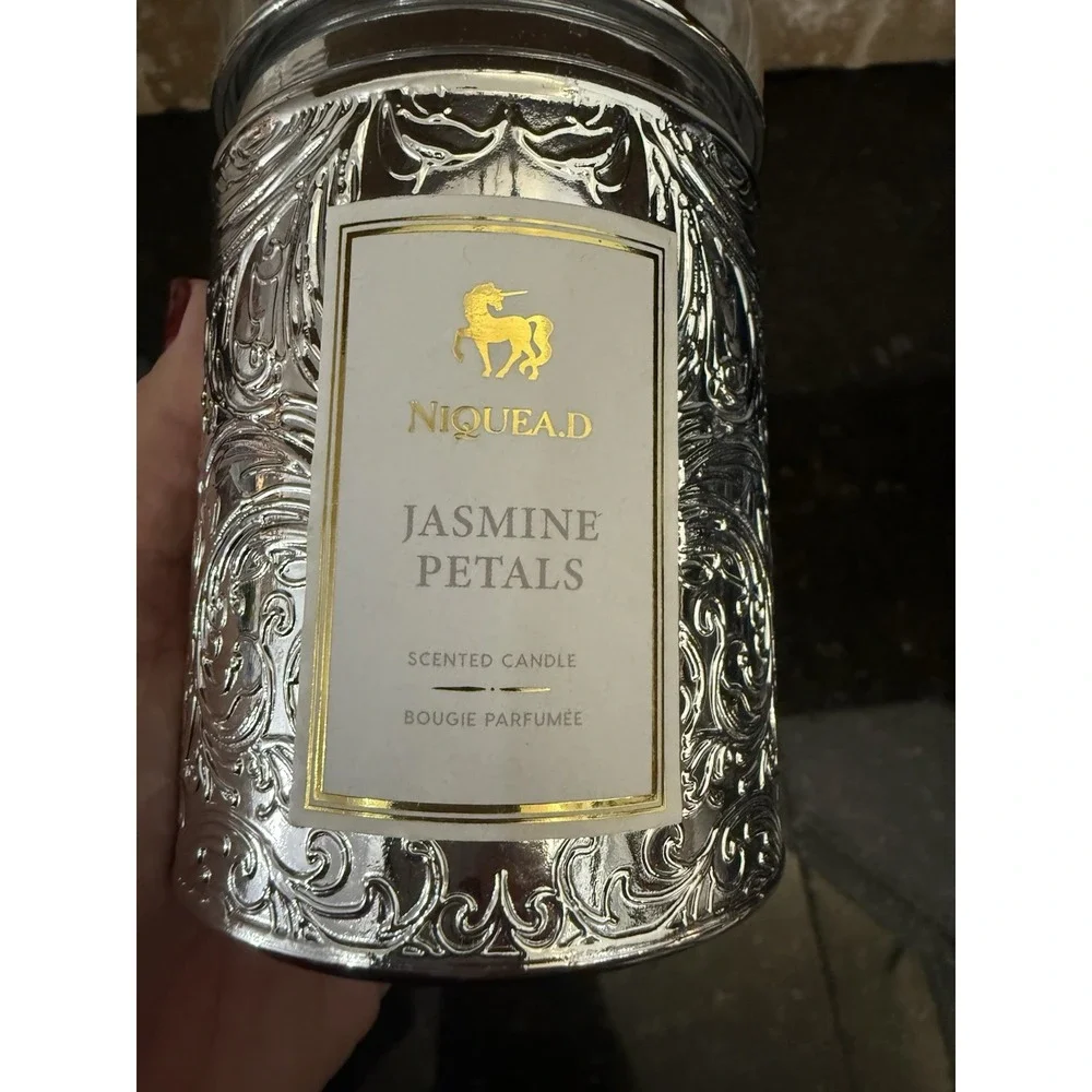 Niquea.D  Jasmine Petals Scented Candle‎ 11.5 oz NEW Gift Silver Jar